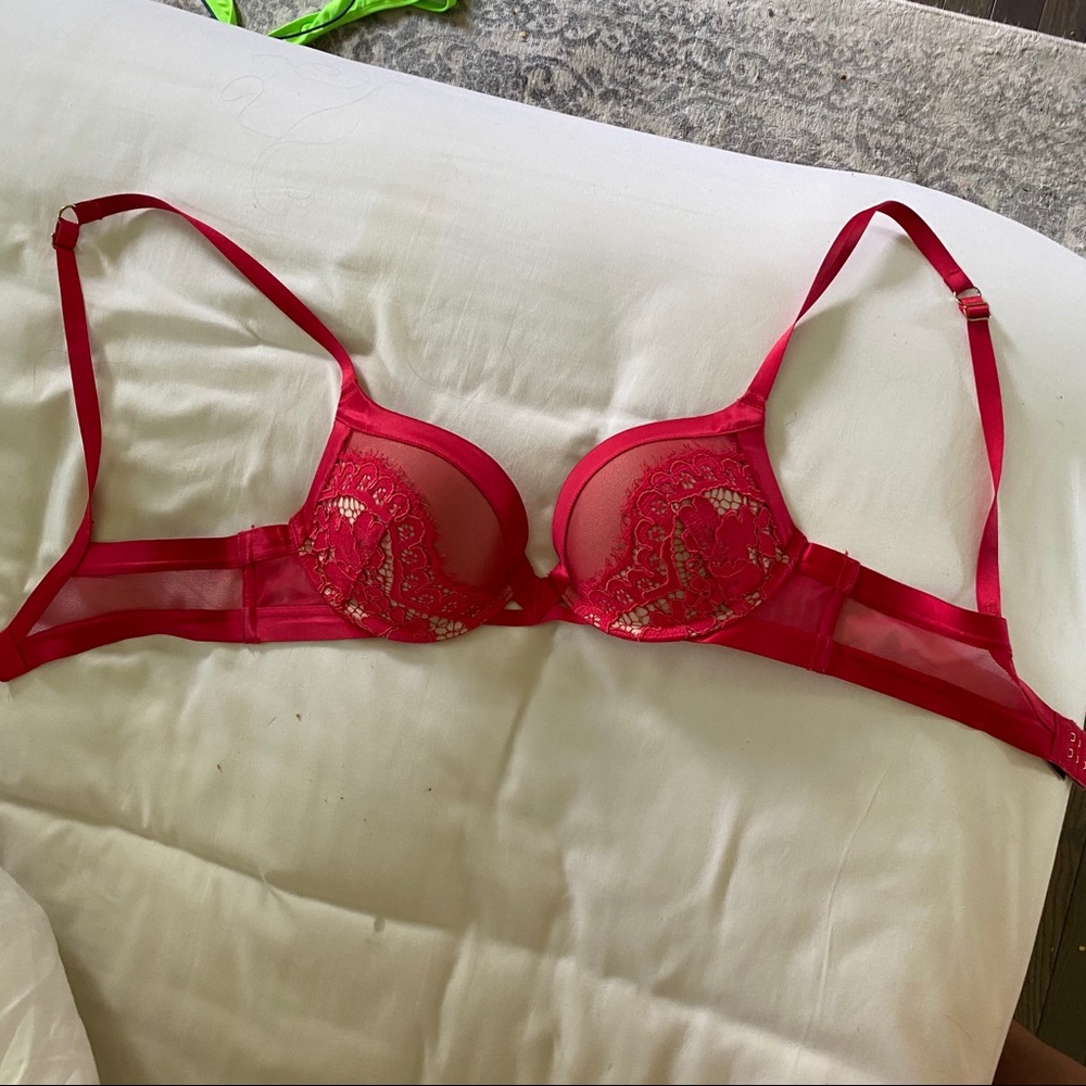 LIKE NEW VERY SEXY PUSH-UP BRA - Picture 1 of 7